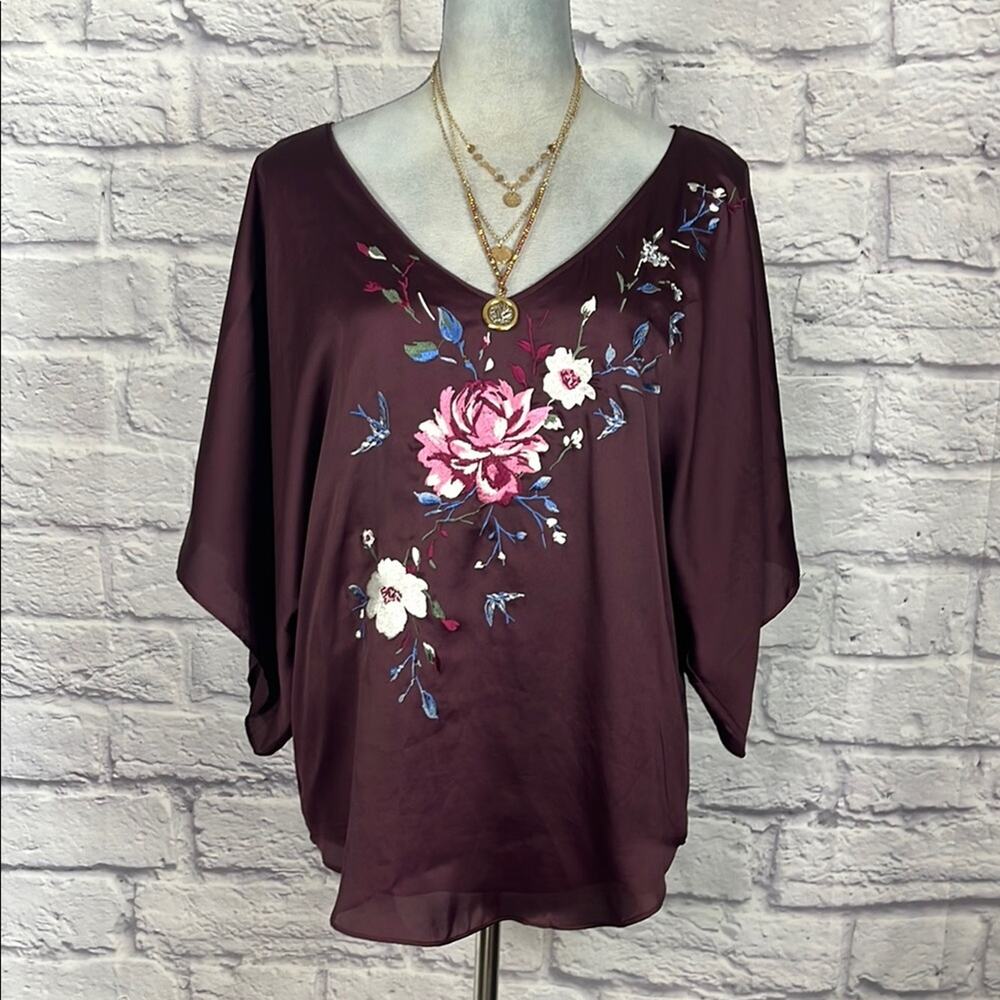 White House Black Market Floral Embroidered Women's Top - Maroon